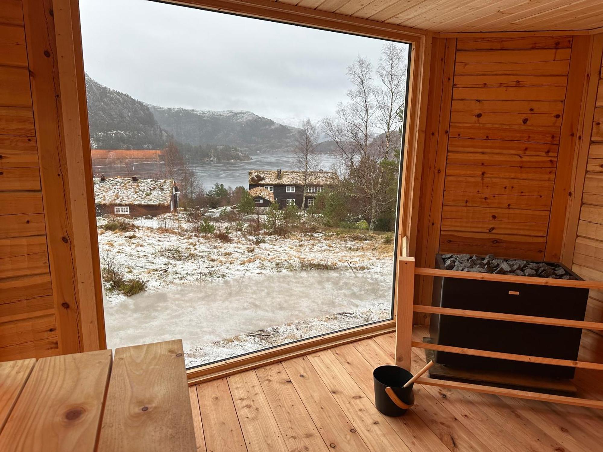 Preikestolen Hotel & Basecamp Jorpeland Exterior photo